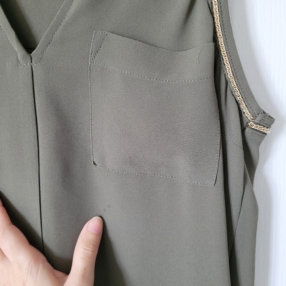 Dynamite xs army green sleeveless vneck top - Picture 8 of 12